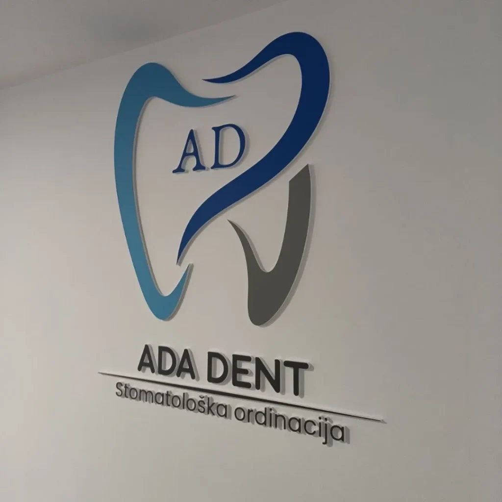 3D slova od foreksa na zidu