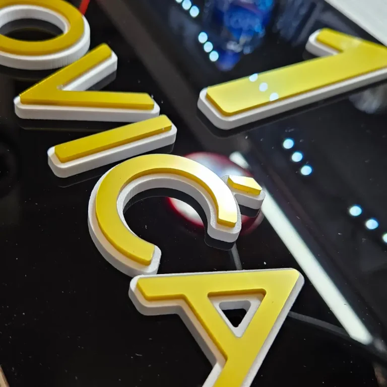 3D svetleća slova sa LED osvetljenjem na fasadi